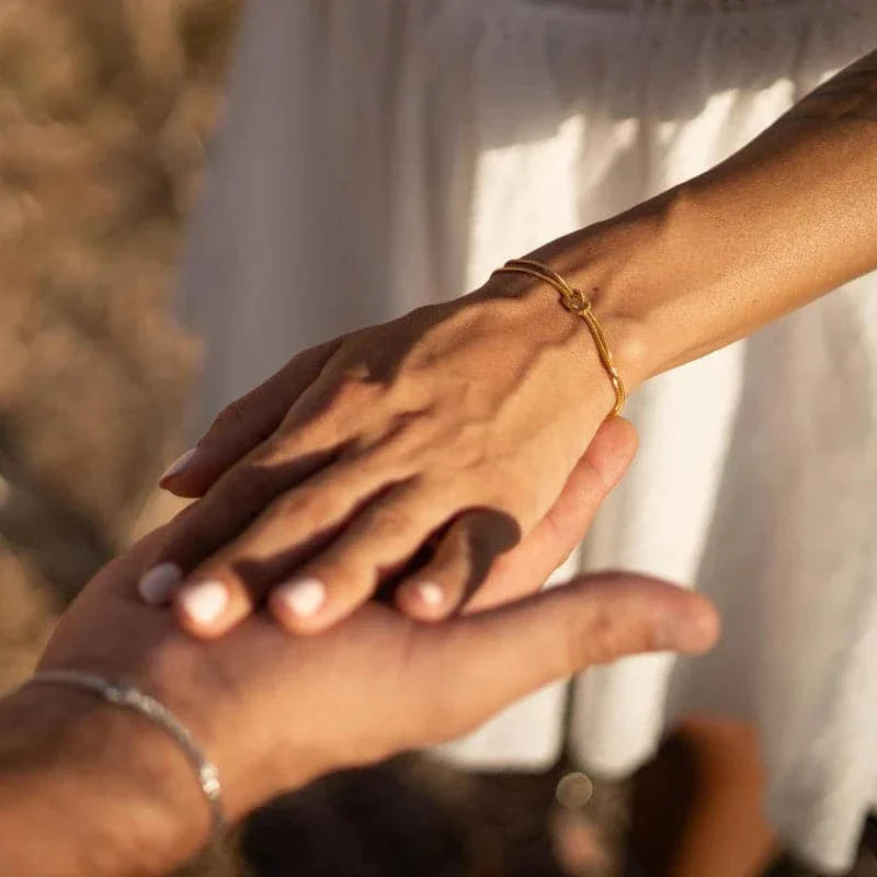 Vahlery - Minimal Knot Bracelet