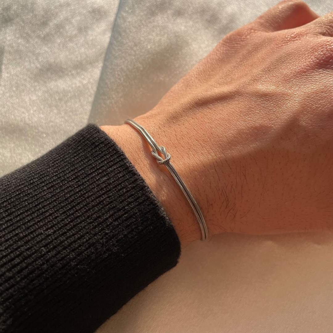 Vahlery - Minimal Knot Bracelet