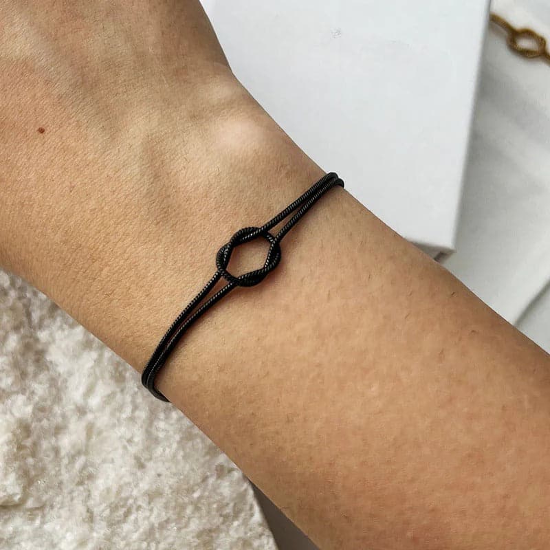 Vahlery - Minimal Knot Bracelet