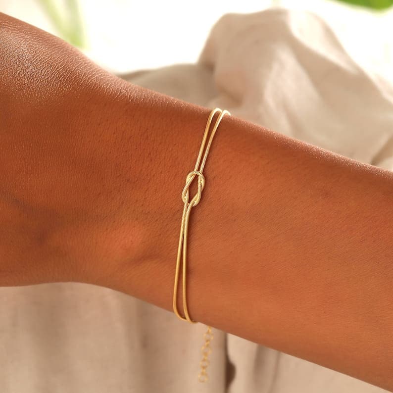 Vahlery - Minimal Knot Bracelet