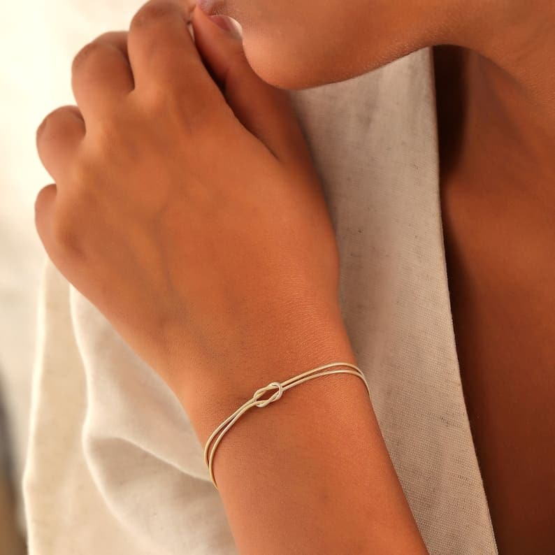 Vahlery - Minimal Knot Bracelet