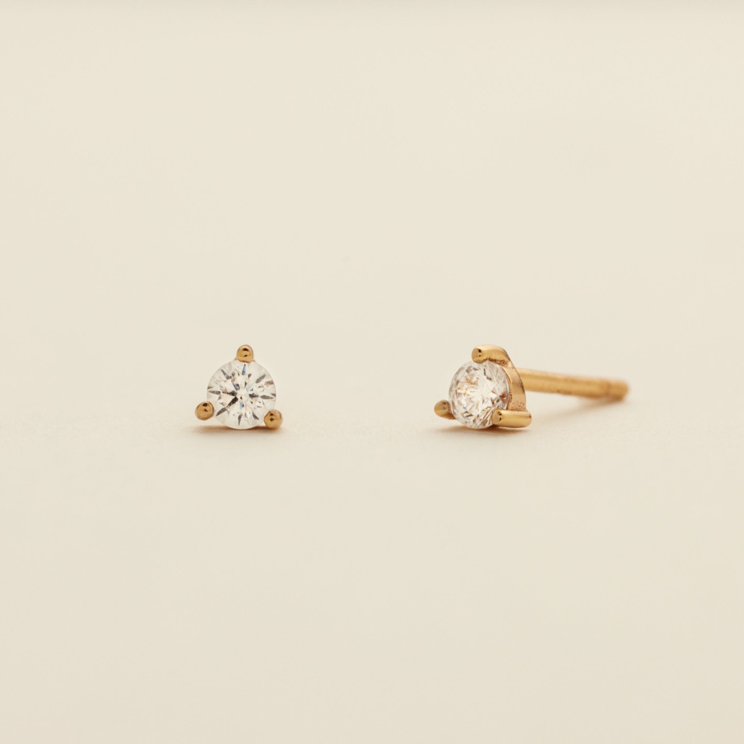 Luxurious 3-prong earrings