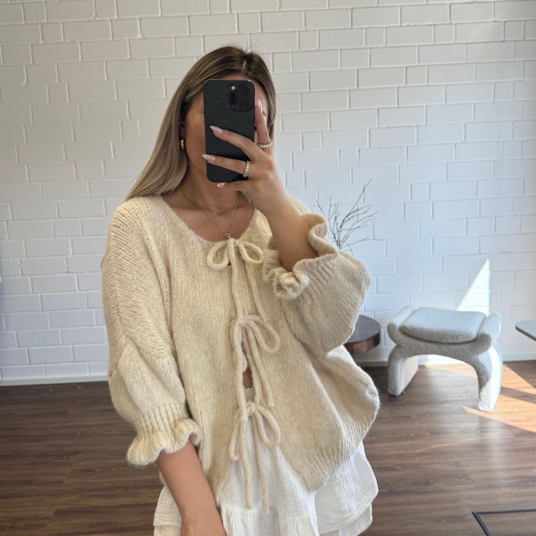 Oversized tulip cardigan with knots